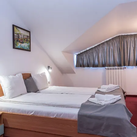 айсберг Хотел