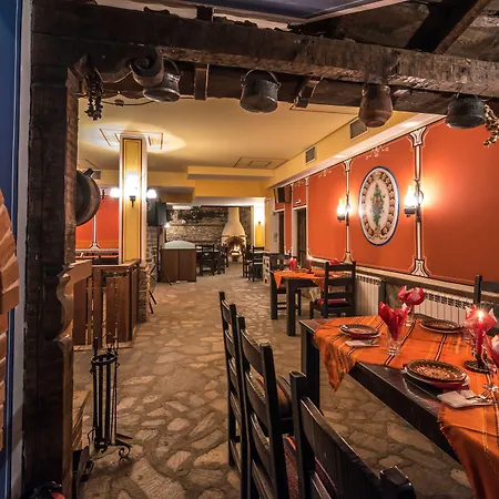 Iceberg Банско